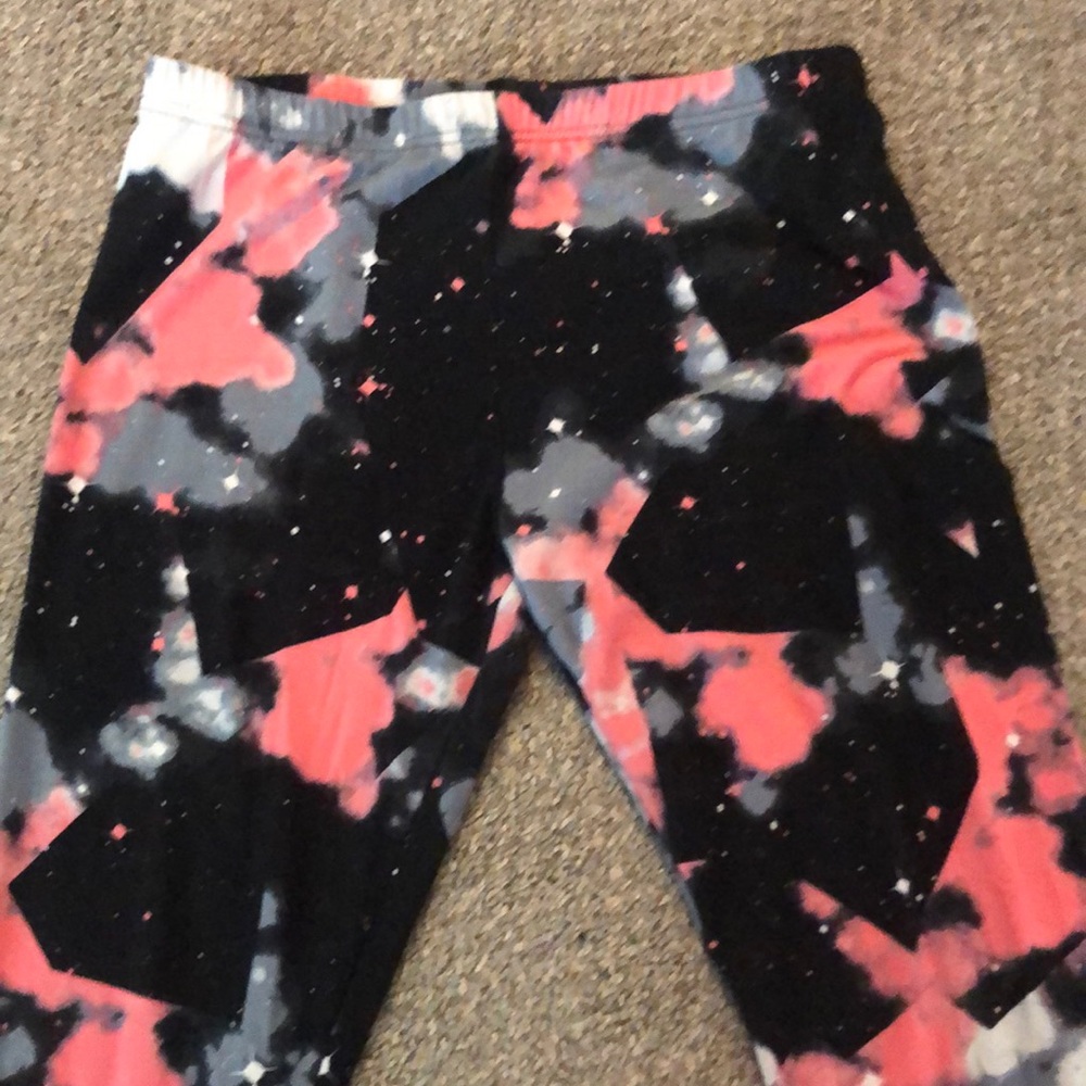 Extra large splatter print leggings,